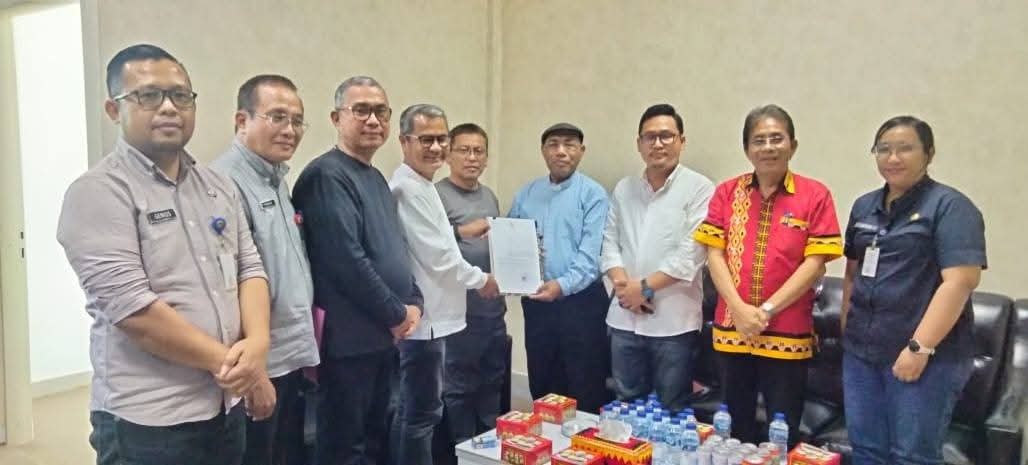 PENYERAHAN REKOMENDASI PENEGERIAN STP DIAN MANDALA GUNUNGSITOLI DARI BUPATI KABUPATEN NIAS